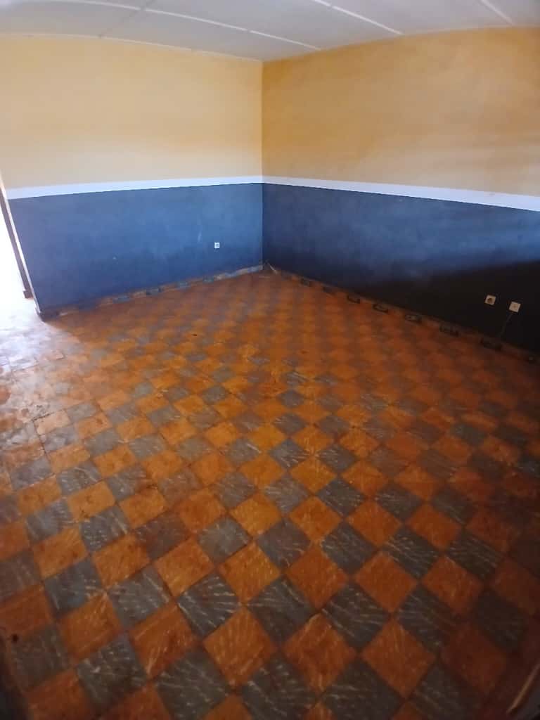 3 chambres salon 2 douches  1 cuisine - Kassirimé